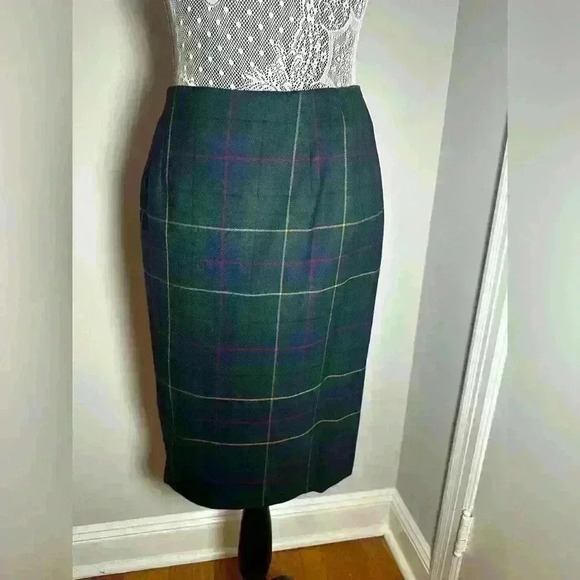 Vintage. Pendleton Petite Virgin Wool Green Plaid Pencil Skirt. Leather Strap. - Picture 5 of 10